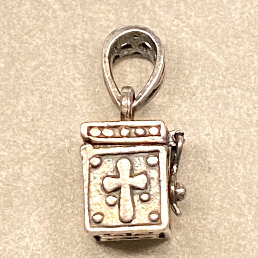925 sterling silver prayer box charm. - Picture 2 of 6